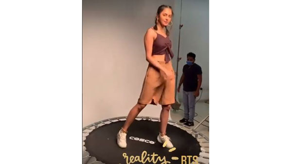 Rakul Preet Enjoys In Middle of Shooting Rakul Preet Enjoys In Middle of Shooting