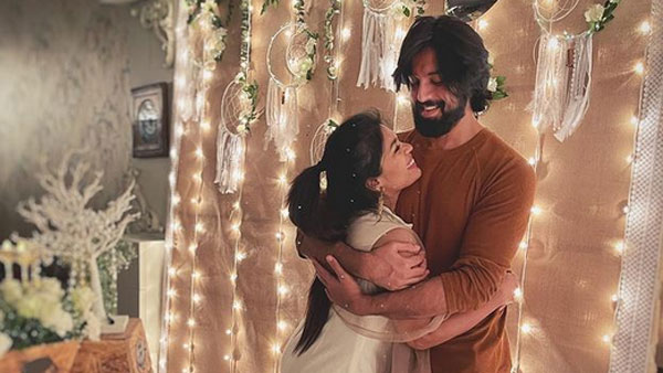 భర్త కౌగిలిలో బంధీ..