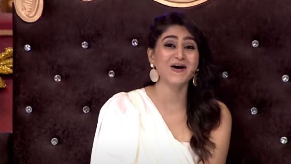 అది కొంచెం దించరా అంటూ అటు చూపిస్తూ