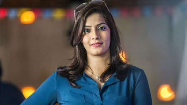 స్టార్ హీరో వారసురలిగా..