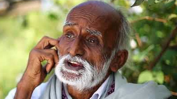 అనుష్కతో నవ్వుతున్న నాగయ్య ఫొటో