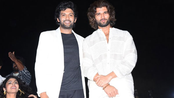 వైభవంగా ప్రీ రిలీజ్ ఈవెంట్.. రౌడీ స్టార్ రాక