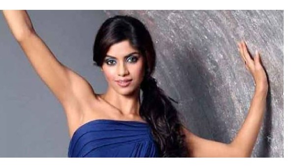 సయాంతనీకి నెటిజన్ల మద్దతు