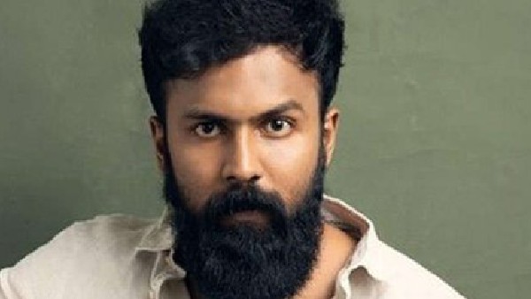కొద్ది రోజులుగా రోడ్లపైనే అంబులెన్స్తో