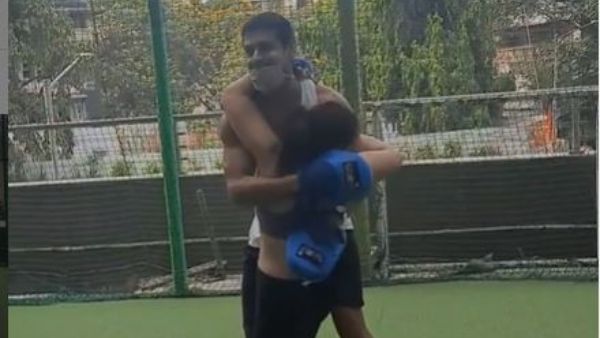 కిక్ బాక్సింగ్ నేర్చుకొంటూ.