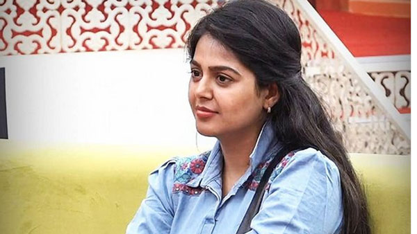 అఖిల్తో అలాంటి పని.. ఇబ్బందిగా