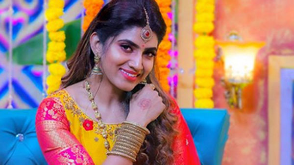 ‘అదిరింది’ అంటూ యాంకర్గా.. పది వారాలకే