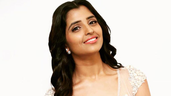 నటిగా పరిచయం.. యాంకర్గా పేరొచ్చింది