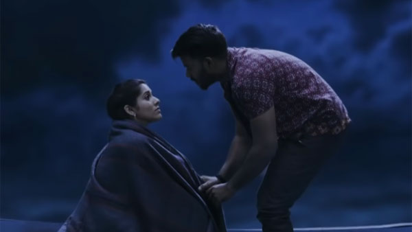 సుధీర్ మీదకు ఎక్కిన రష్మీ: ఒకరిపై ఒకరు పడుకుని.. దుప్పట్లో దూరిపోయి..