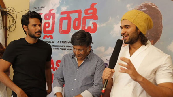 ఫ్రెండ్స్ కోసం సహాయం చేస్తున్నాడుగా