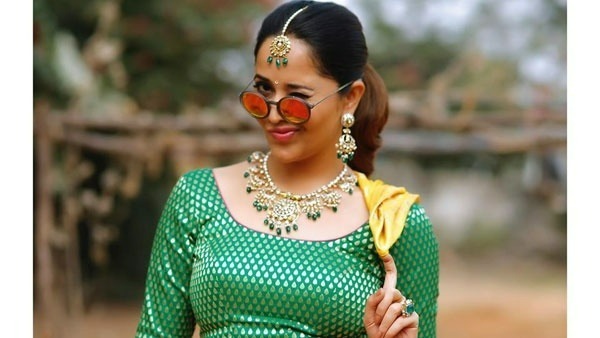 న్యూస్ యాంకర్ గా మొదలు పెట్టి