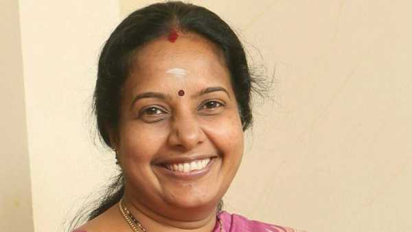 అమ్మ పార్టీ కాదని మరీ