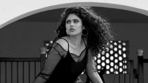 చిట్టి అందాలకు షాక్ అవుతోన్న ఫ్యాన్స్
