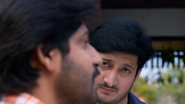 చెల్లికి యోగి సైగలు