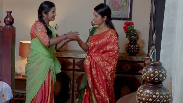 సినిమా టిక్కేట్లు కనిపించడంతో