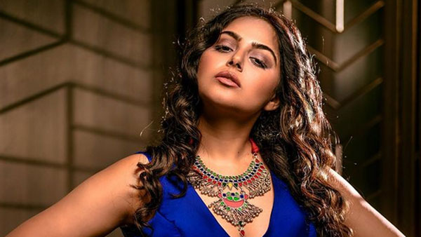 ఎప్పుడూ అందులోనే ఉంటూ హల్చల్
