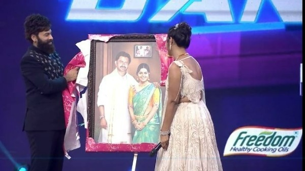 పంచెకట్టులో మోనాల్ తండ్రి ఫోటో