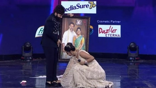 ఓంకార్ కాళ్లకు పాదాభివందనం