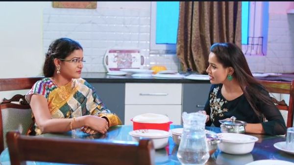 డాక్టర్ భారతీని డిన్నర్కు ఆహ్వానించిన మోనిత