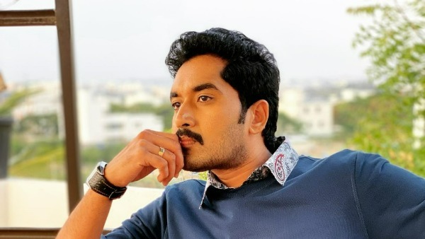 చెప్పుల దండతో సన్మానం