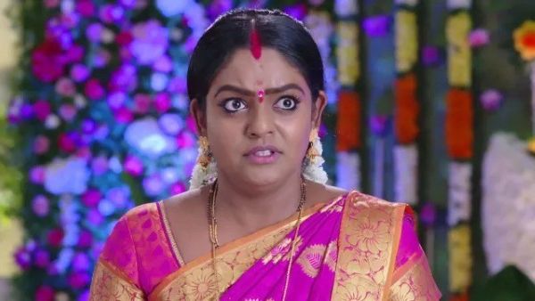 Premi Viswanath సిగరెట్ కాల్చుతూ దొరికిన వంటలక్క: షర్ట్ బటన్స్ తీసేసి బోల్డుగా..షాక్లో కార్తీక దీపం ఫ్యాన్స్!