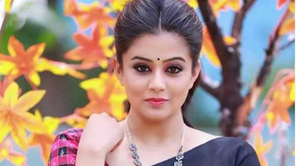 మోడల్ టు స్టార్ హీరోయిన్