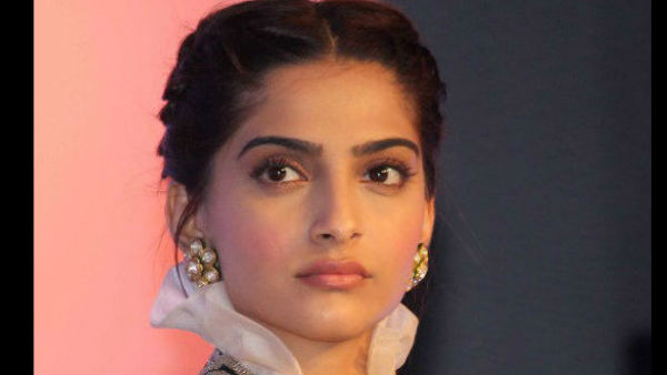 ఎప్పుడూ అందులోనే ఉంటూ సందడి