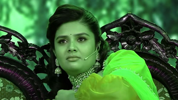 గుంజుతున్నడేందిరా అంటూ శ్రీముఖి
