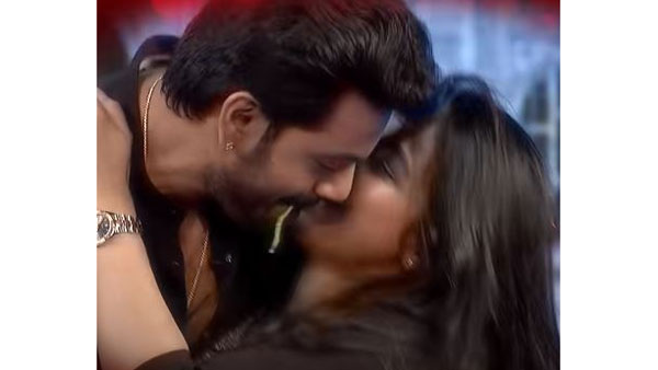 నోట్లో పెట్టేసుకొని లాగేసుకున్నారు