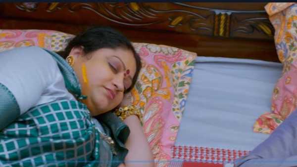 జ్ఞానాంబపై మల్లెపూలు