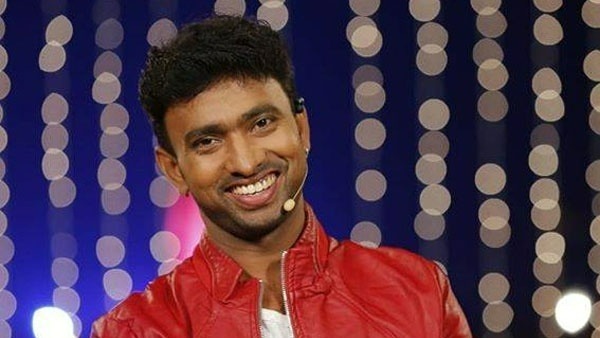 అక్కినేని నాగేశ్వరరావు కాళ్ల మీద పడి