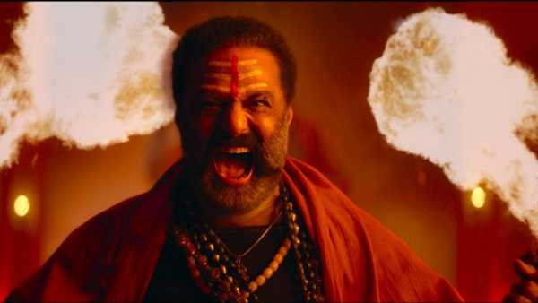 ఆ విధంగా దర్శకులకు గౌరవం ఇస్తారు.