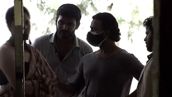 అనసూయతో కమెడియన్లు చర్చలు
