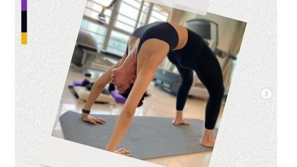 Deepika Padukone in Yoga pose goes viral in Instagram Deepika Padukone in Yoga pose goes viral in Instagram