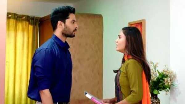 అత్తగారిపై ఒంటి కాలిపై లేనిన తులసి