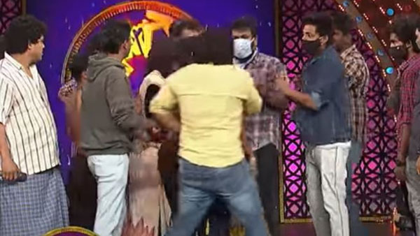 అమ్మాయిని వేధిస్తున్న కమెడియన్