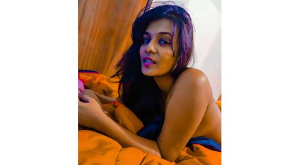 నగ్నంగా కనిపించి షాకిచ్చిన బ్యూటీ