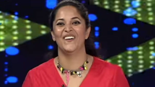 ఎక్కువగా వంగకంటూ పరువు తీసింది