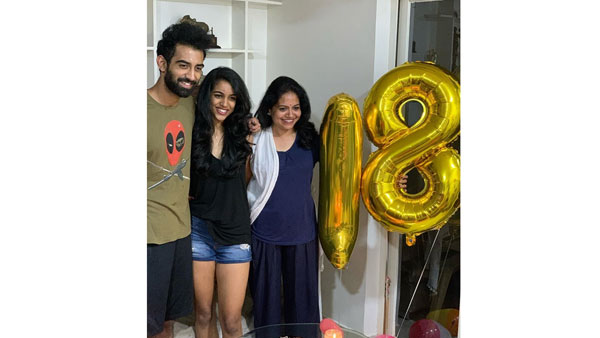 తల్లి బాటలోనే కూతురు