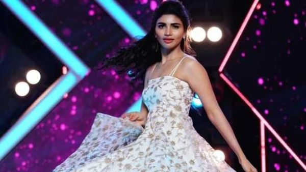 ఎంగేజ్మెంట్, మ్యారేజ్పై వర్ష పోస్టులు