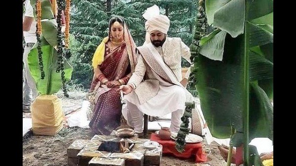 సీక్రెట్గా వివాహం చేసుకున్న ప్రేమజంట