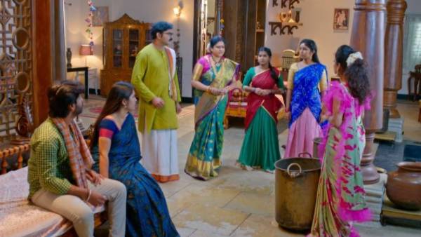 ఎవరో కావాలని పోసినట్లు గ్రహించిన జ్ఞానాంబ