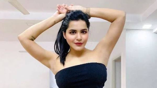 పబ్లిక్ ప్లేస్లో ఇద్దరు కమెడియన్లు ఫైట్