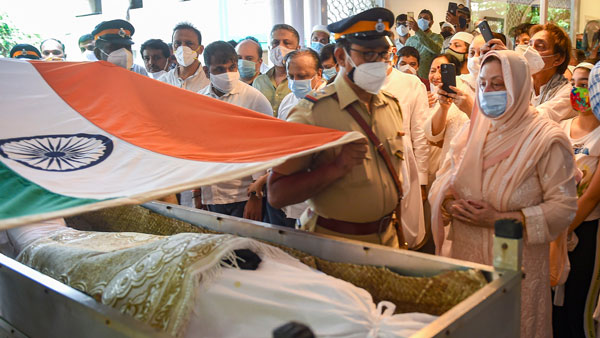 Dilip kumar to rest in Tricolour for with full state honours Dilip kumar to rest in Tricolour for with full state honours