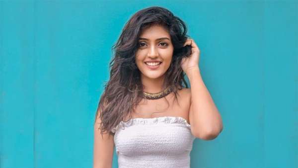 ఛాన్స్ల కోసం అలా కూడా.. రెండింటిలో
