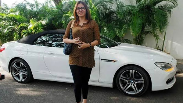 కొత్త కారు ముందు జ్వాలా గుత్తా ఫోజు