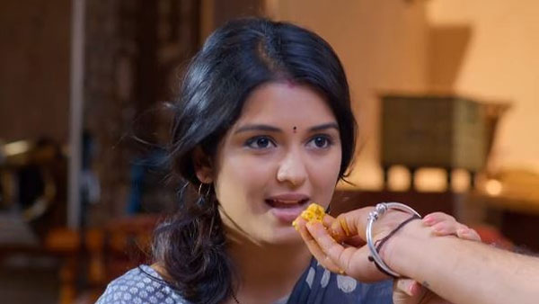 గోరు ముద్దలు తినిపించిన రామ