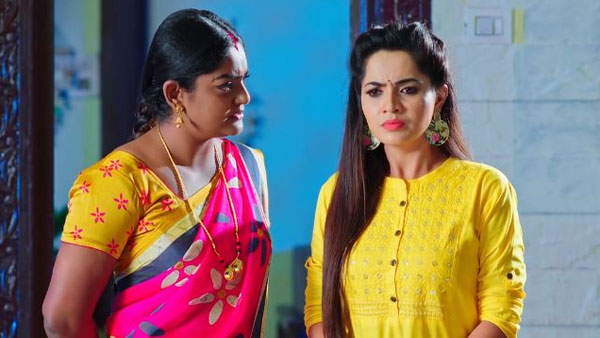 కత్తి.. తుపాకీ చూపించి..