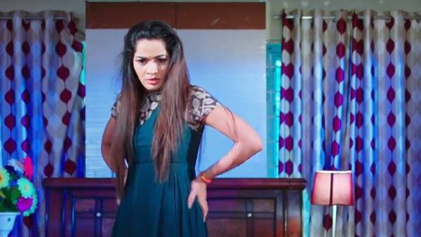 హిస్టీరియా వచ్చినట్టు మోనిత