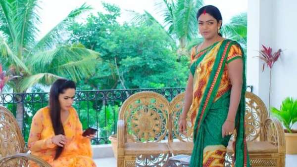 డ్రైవర్తో పెళ్లి ఏమిటి? అంటూ మోనిత
